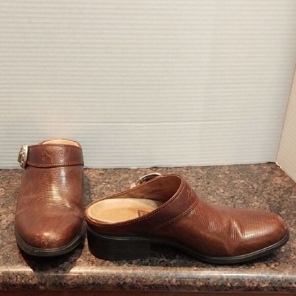Ladies Ariat Women's  Tan Leather Slip-On Mules...Size 6...EUC - Picture 1 of 9